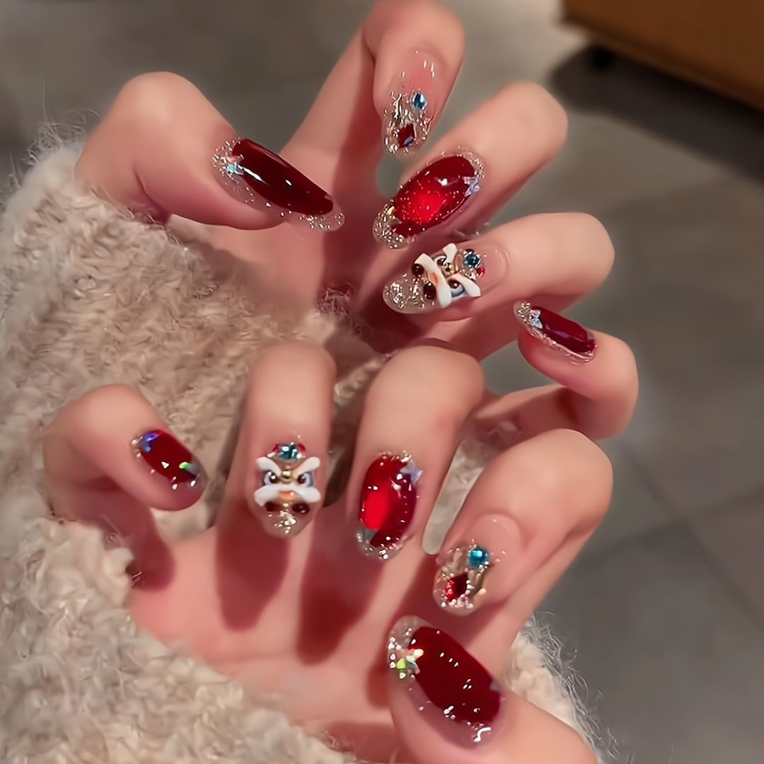 2026 Año Nuevo usar uñas hechas a mano león relieve tridimensional ojo de gato rojo temperamento clareador de uñas