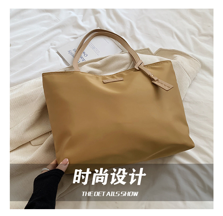 The new Korean-style trendy casual tote bag for women, Oxford fabric large-capacity single-shoulder bag 2025, exudes a sense of luxury Application Scenario