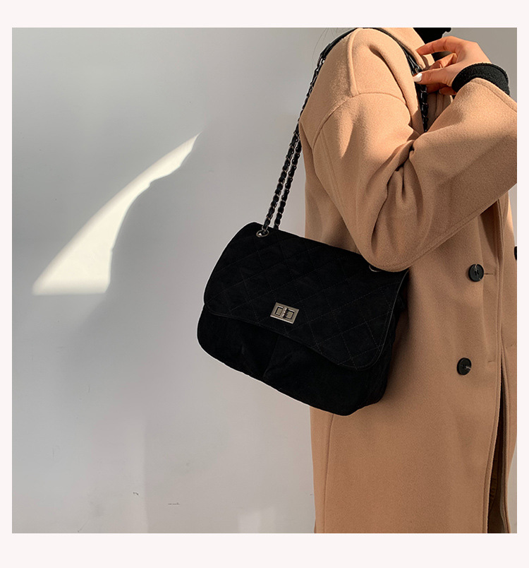 Autumn Retro Big Bag Matte High Capacity Shoulder Bag Casual Simple Diamond Chain Bag display picture 12