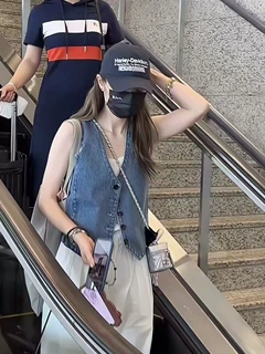 韩版时尚休闲外搭牛仔马甲外套女夏洋气时髦宽松叠穿v领坎肩背心