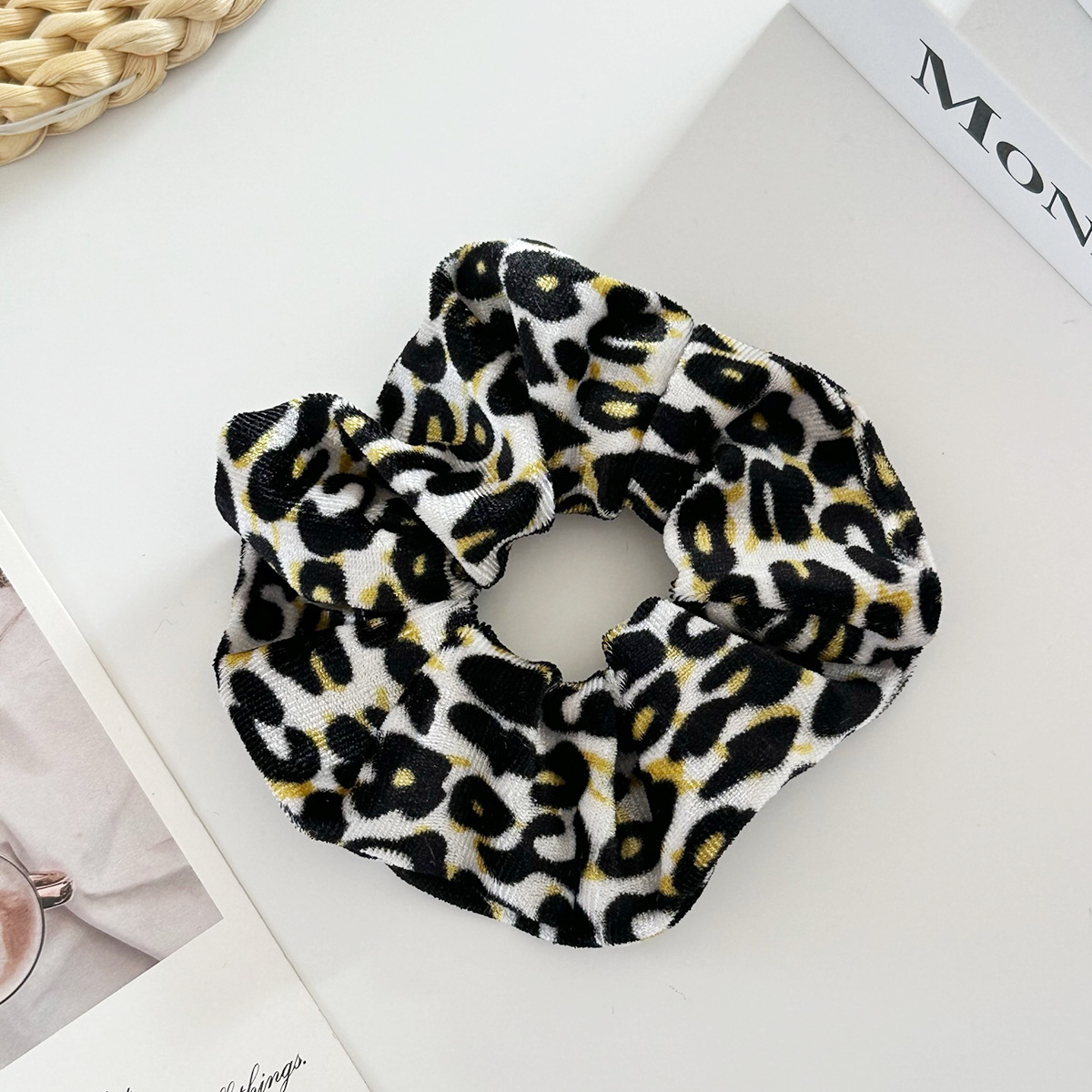 15g Weight Hair Tie Hair Accessories Type 1 Piece Quantity Flannel Material Leopard Pattern Autumn&Winter Season Women's Gender Vintage Style Style Autumn Winter Plaid Velvet Large Elastic Hair Band High Elasticity Hair Tail Hair Band Velvet Hair Accessories 6