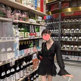 法式v领气质显瘦针织小黑裙荷叶边喇叭袖设计感修身长袖连衣裙子