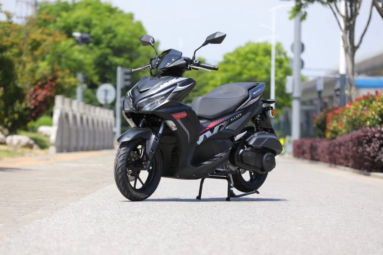 Factory Direct Sales Nvx Fuel-Powered Motorcycle Adult Mobility Scooter 150Cc Large-Displacement Street Bike Motorcycle