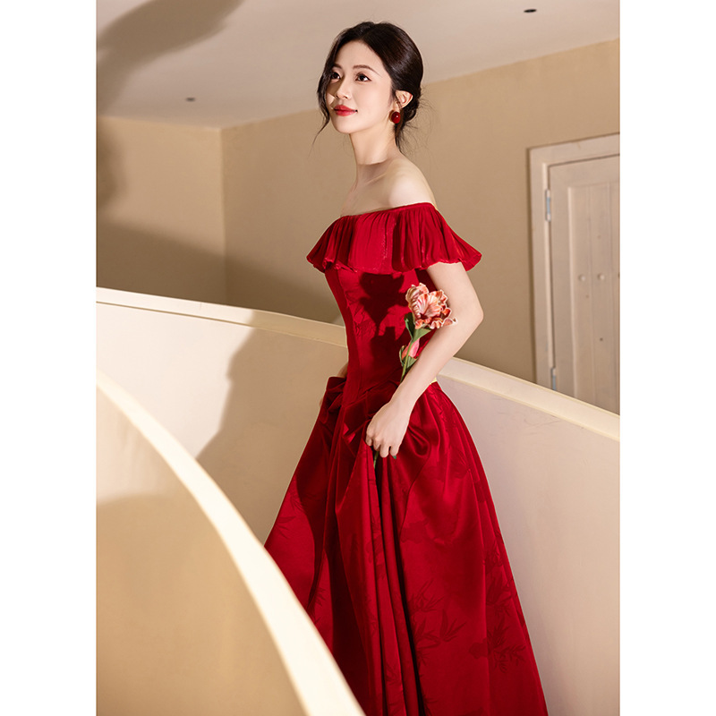 红色一字肩订婚敬酒服宴会晚礼服法式高级感新娘晨袍赫本风连衣裙|undefined