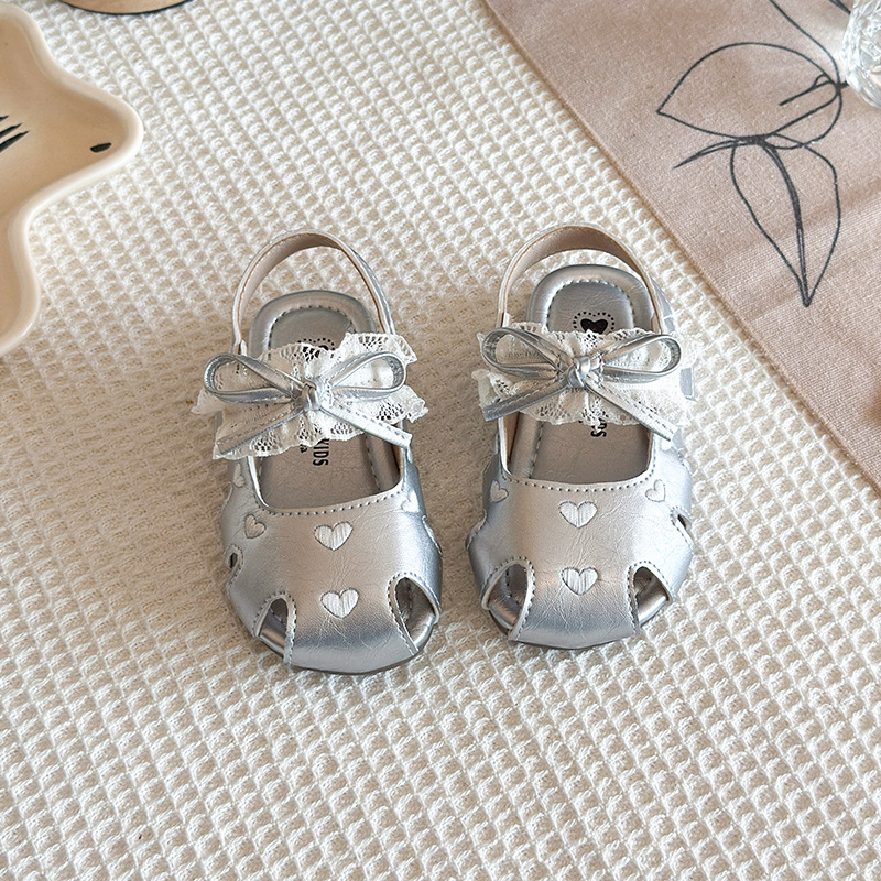 Sandálias huecas para niños 2026 verano nuevo estilo de moda para niñas zapatos de cabeza de bolsillo único para niños zapatos de princesa de arco image 4