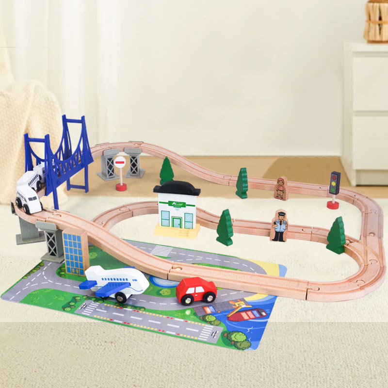 En nombre de la serie de ensamblaje de trenes eléctricos de pista de madera de Thomas transfronterizo, regalo de juguete de pista de escena compatible