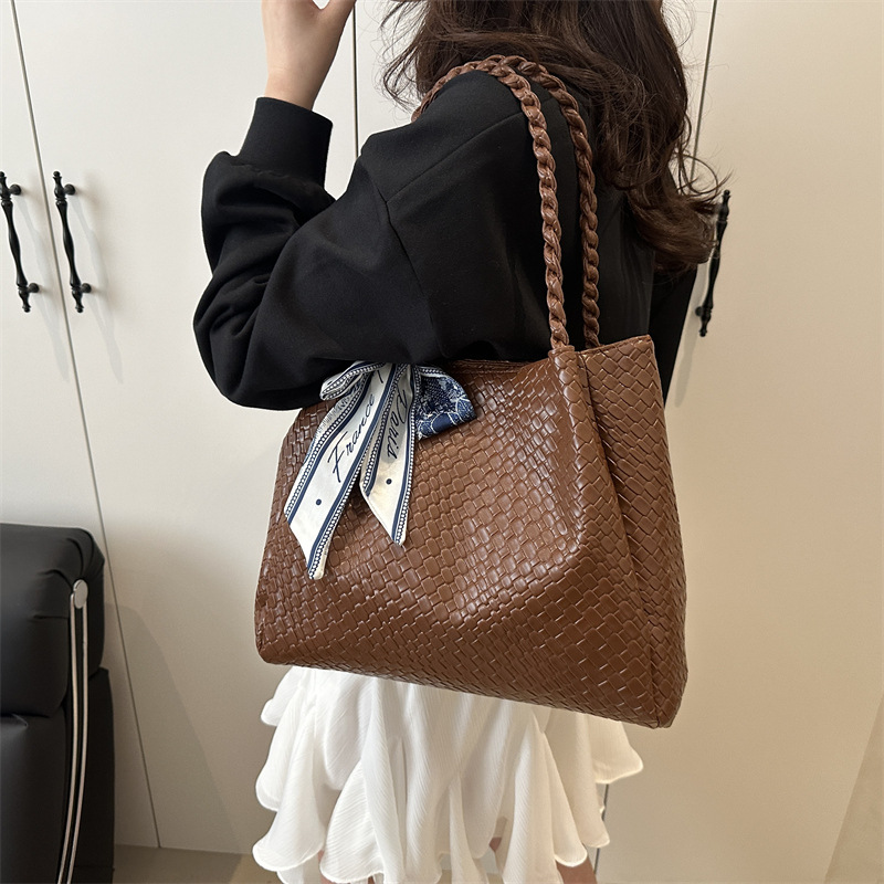 estilo coreano retro 2025 primavera y verano alta bufandas de seda bolso de hombro, bolso de viaje popular este año, bolso de brazo, bolso especial