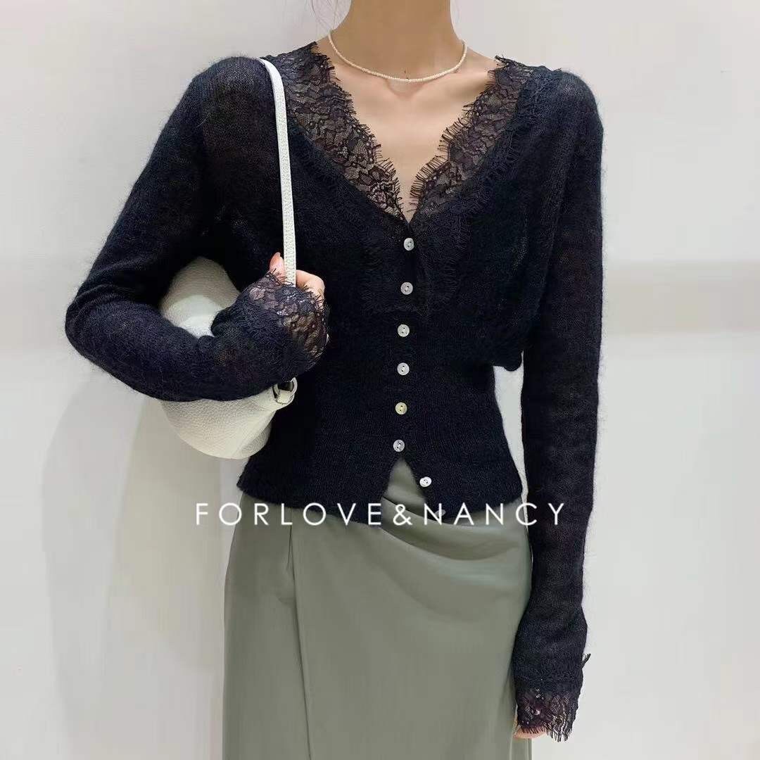 Colección Otoño/Invierno 2025 de Love and Nancy Thirteen Lines, Top de Estilo Casual con Cuello en V, Manga Larga y Encaje para Mujer, Modelo 21206A