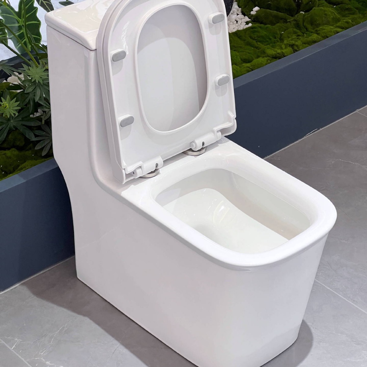 Cuadrado bombeo doméstico unido inodoro cerámico ahorro de agua silencioso unido superciclón tipo inodoro antiolor fabricante