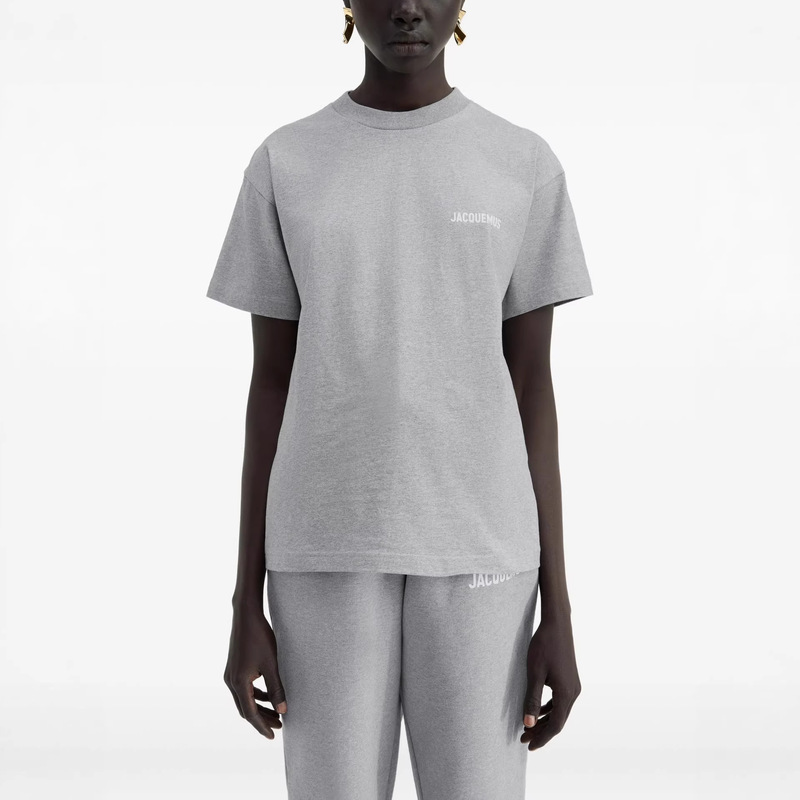 26 Spring and Summer New Style Logo Printed Round Neck Short-Sleeved T-Shirt Women's Fashionable Jacquemus Unisex Top 26 Spring and Summer New Style Logo Printed Round Neck Short-Sleeved T-Shirt Women's Fashionable Jacquemus Unisex Top