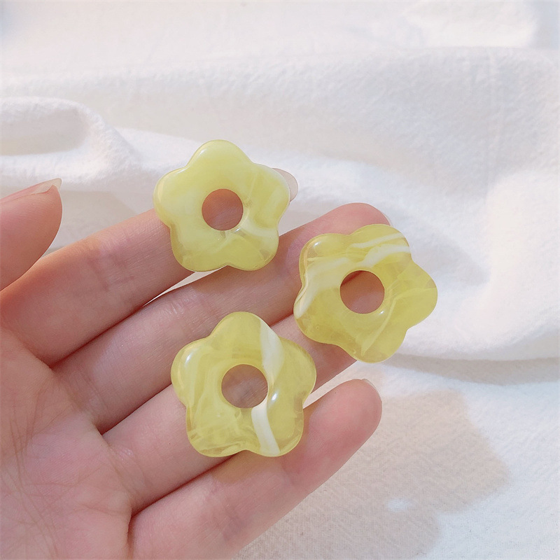 Resina transparente de color accesorios de flores coloridas flores pequeñas tazas de agua casca de teléfono móvil material de parche de flores hechas a mano