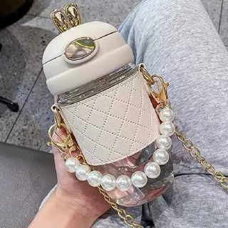 塑料杯女简约精致高级小香风斜挎水杯高颜值便携吸管杯子可爱女生