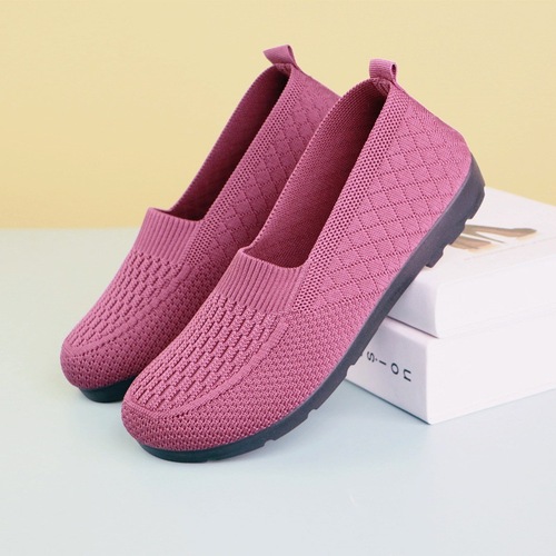 Women's Spring and Summer Old Beijing Cloth Shoes Slip-on Soft Sole Anti-slip Breathable Lightweight Shoes Flyknit Face Mother Shoes Breathable Comfortable