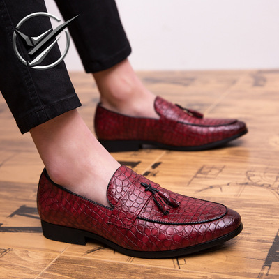 Cross-border sourcing 2022 England man Tip leather shoes Nightclub Hair Stylist personality Trendy shoes ventilation leather shoes