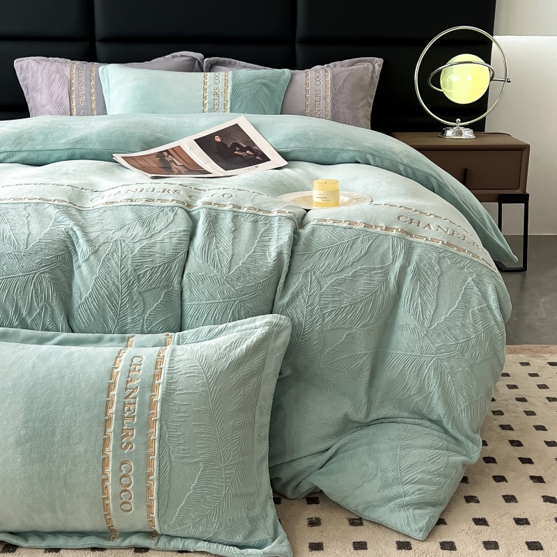 Personalizado engrosado leche de cama de cuatro piezas lujoso tallado y cama de camisa de coral brida sábanas de cama