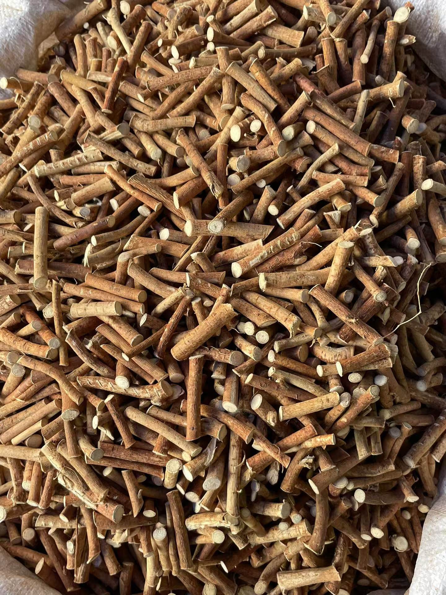 Dried Wuzhimaotao Root Soup Herb 250g Guangdong Five Finger Peach Root for Traditional Soups key features