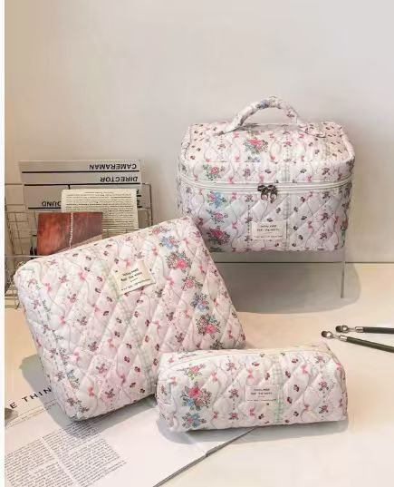 Bolsos de maquillaje portátiles de gran capacidad, pequeñas flores trituradas, acolchados portátiles, algodón, flores encantadoras, estudiantes viajeros
