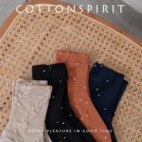 Ethnic-style Gold-Threaded Petite Floral Socks for Women | Japanese Retro Mid-Calf Socks | Autumn/Winter Cotton Socks in Mori-Girl College Vibe