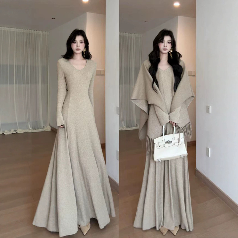 Khaki slim-fit knitted dress for women, worn as a shawl or under a coat, a complete set of long base dresses for early autumn, Korean style