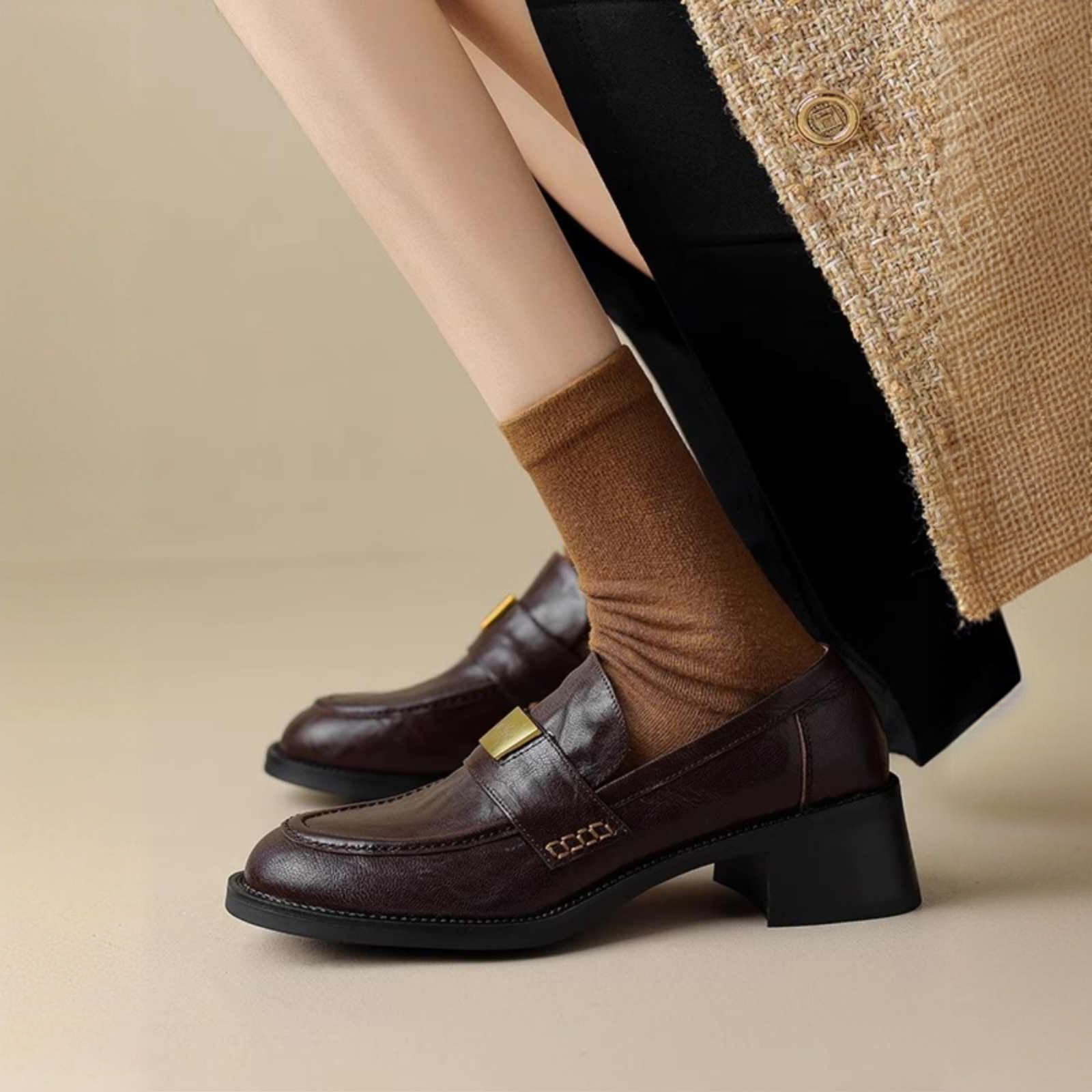 Mocassins retro pretos com salto grosso estilo francês_voghion.com