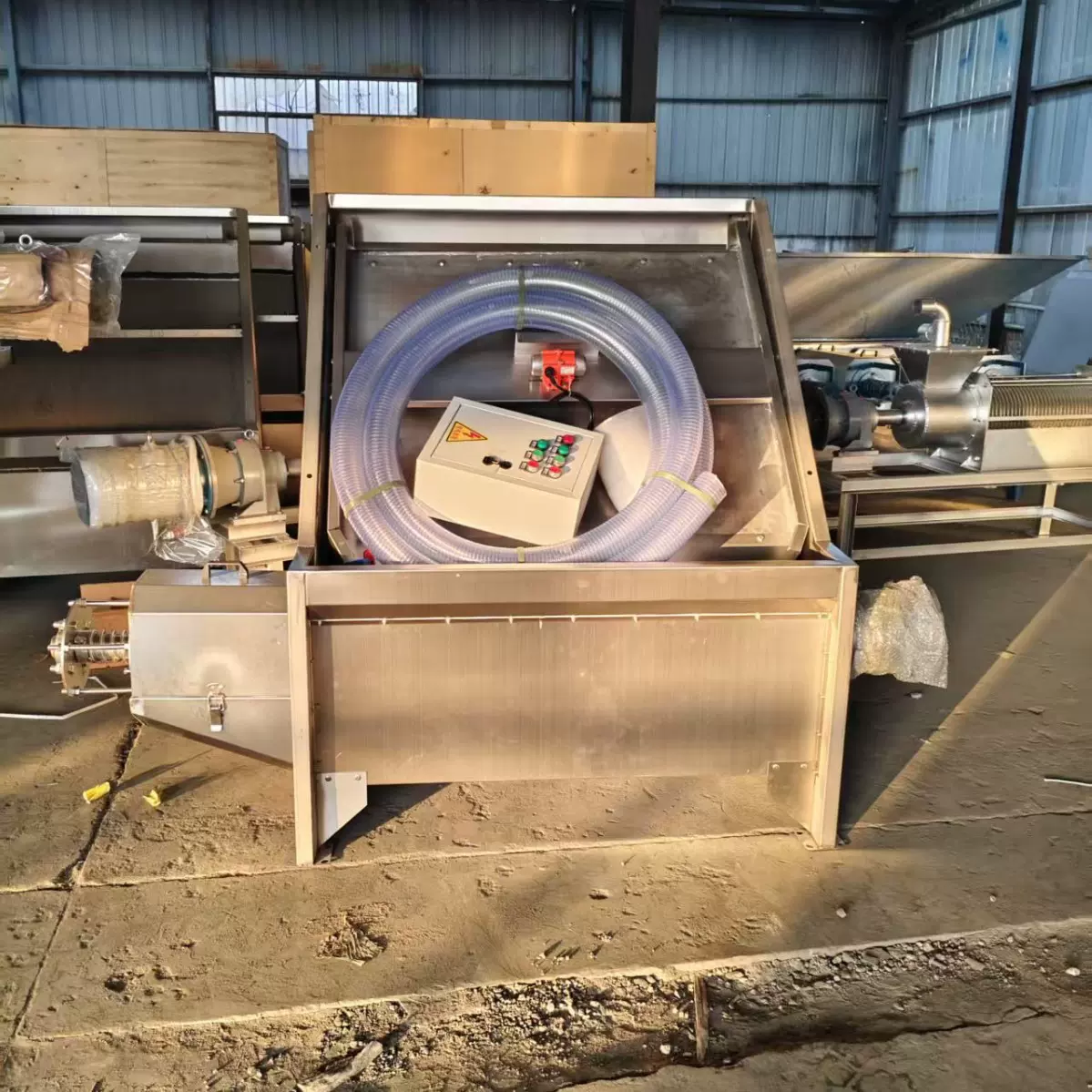 养殖场斜筛干湿分离机猪粪牛粪鸡鸭粪固液微滤滚筒干湿分离机