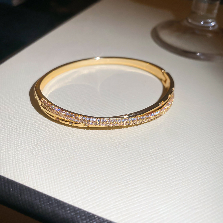 47 brazalete - cruce de zircon (chapado en oro real)