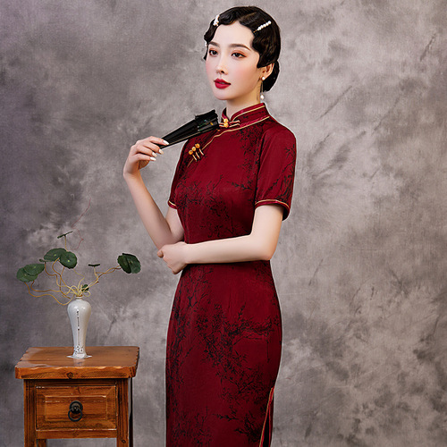 Wine dark green chinese dresses oriental qipao dress model Catwalk photo cheongsam wedding toast dress stand collar buckle high slit for women