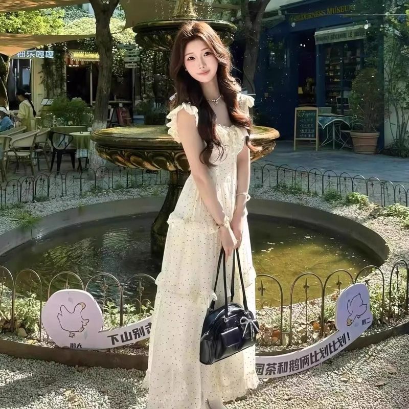 実物在庫あり 夏のフェアリースタイルデザイン フレンチドレス 水玉模様 小さなフライングスリーブ スプライシング 大きなスカート ロングスカート|undefined