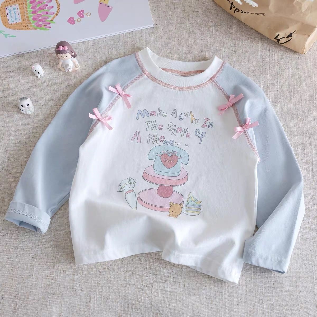Pure cotton children's long-sleeved T-shirt, baby top, base layer, spring and autumn 2025 new style, patchwork color blocking print for toddlers and young children.