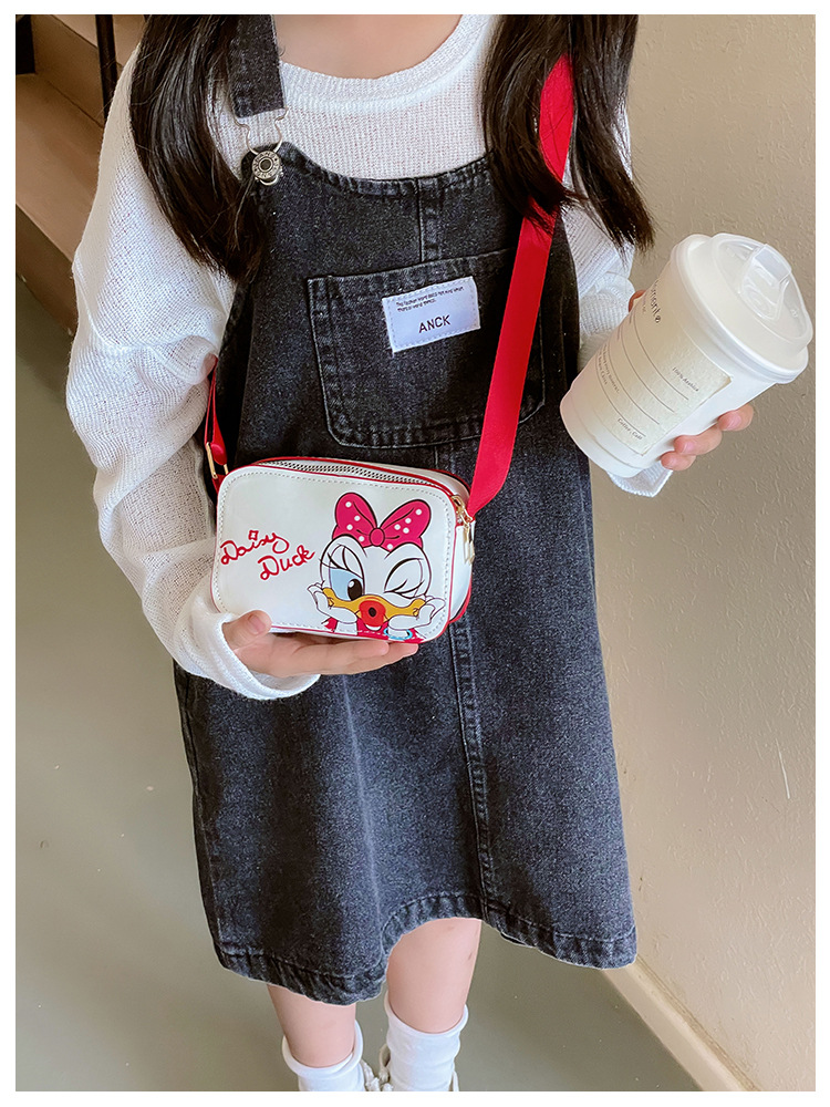 The 2025 new children's mobile phone bag is a trendy, fashionable, fresh, sweet, cartoonish, creative and simple single-shoulder crossbody bag for women undefined