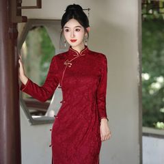 新中式敬酒服新娘2025秋新款改良长款枣红色订婚回门高级感旗袍