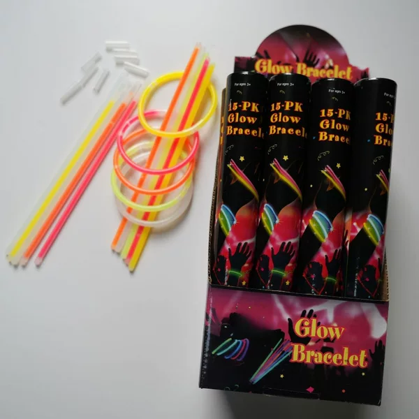 Glow Stick Bracelets, Luminous Wristbands, 15-Pack Display Box, Glow Sticks, Disposable Amazon Holiday Party Toys