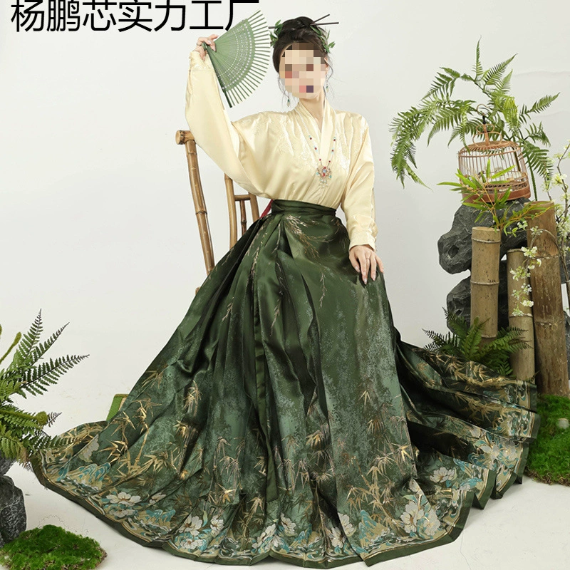 Ming Han костюм женский ткацкий золотой макияж