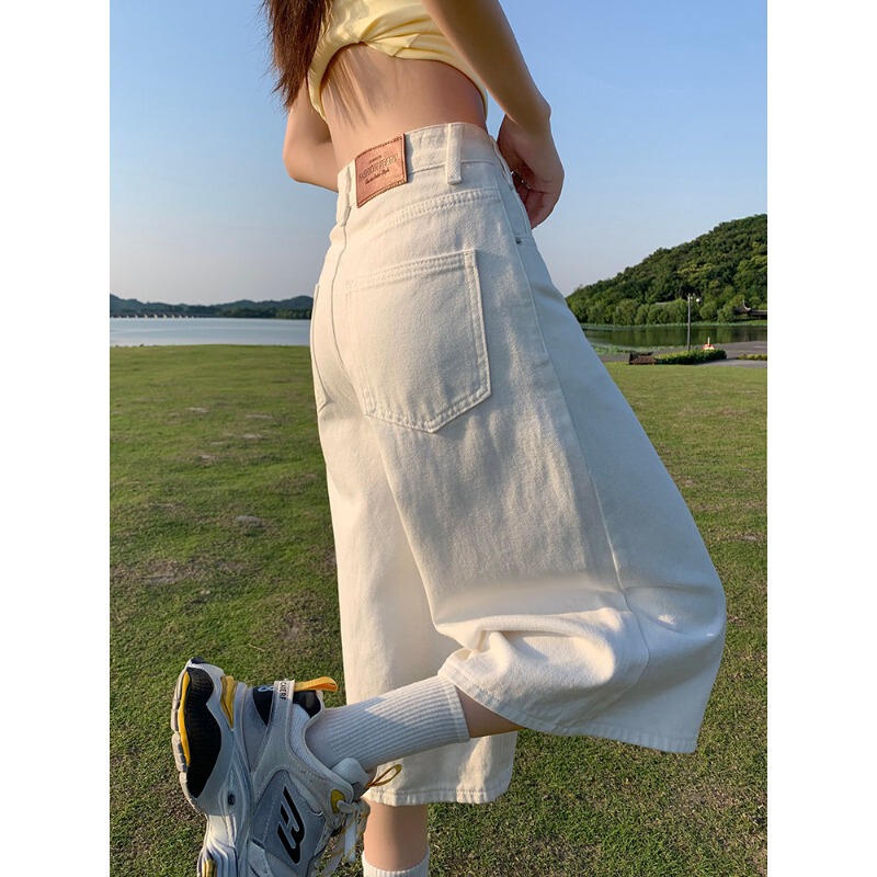 White wide-leg denim shorts for women, summer trendy new style, high-waisted, slimming, versatile, casual straight mid-length pants