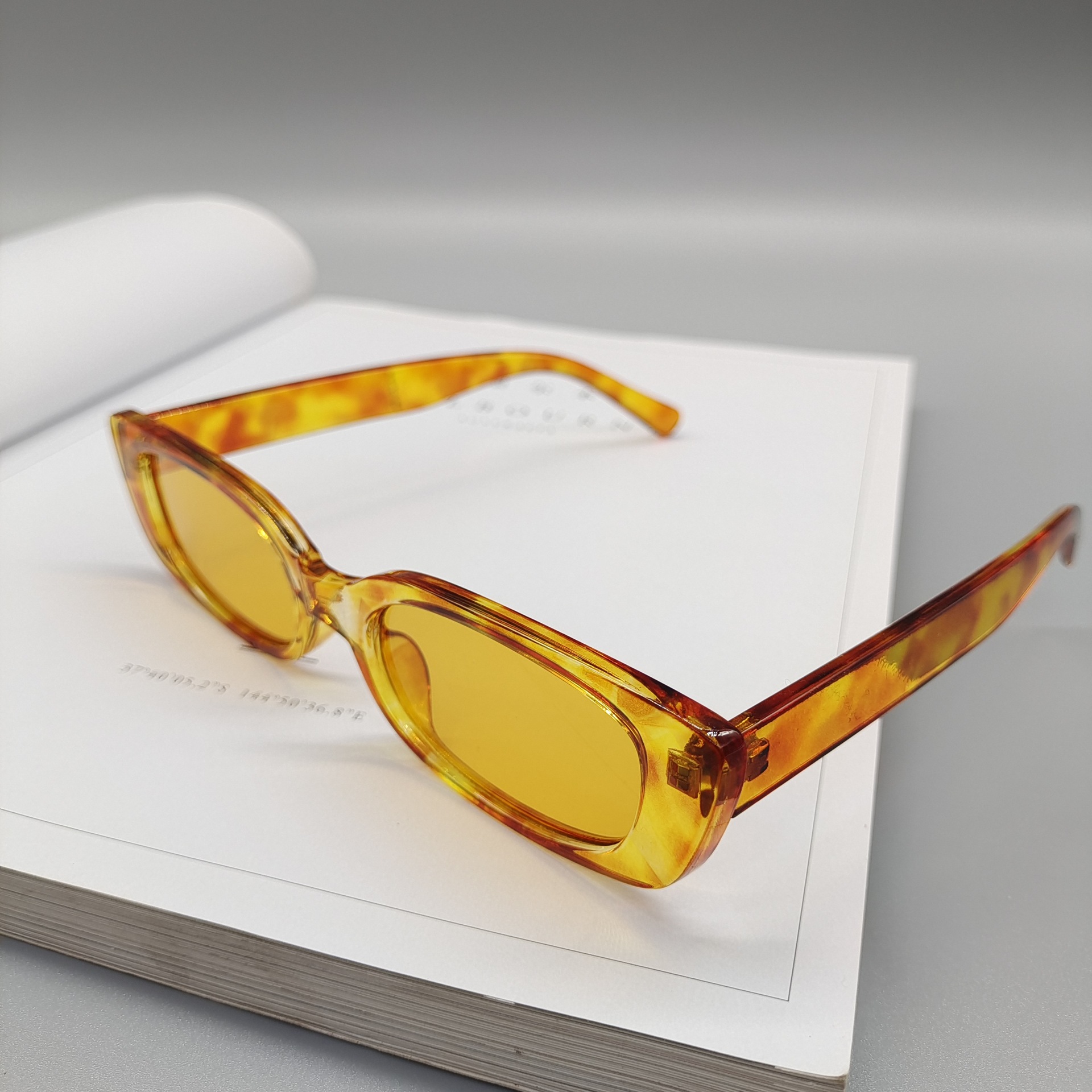 Purple, Green, Champagne, Yellow, Black Color Elegant Glam Hip-Hop UV400 Protection Resin Full Frame Women's Sunglasses