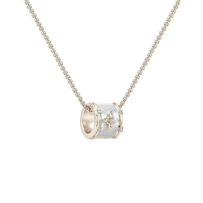 Three Horizontal Mother-Of-Pearl Iris Flower Pendant Necklace for Women, Titanium Gold Design, French Retro Clavicle Chain for Women