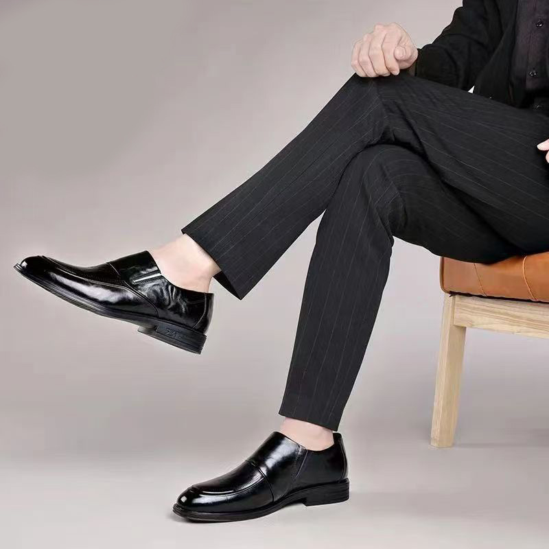 Zapatos de cuero para hombre otoño y invierno vestido de negocios de cuero suave con suela suave punta de casamiento novio zapatos de traje de pedal
