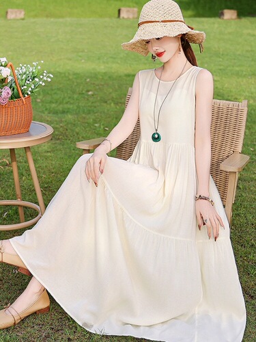 Middle-aged mother summer, high-quality cotton silk dress, 2026 new style, pure color, age-reducing vest, halter skirt, worn outside