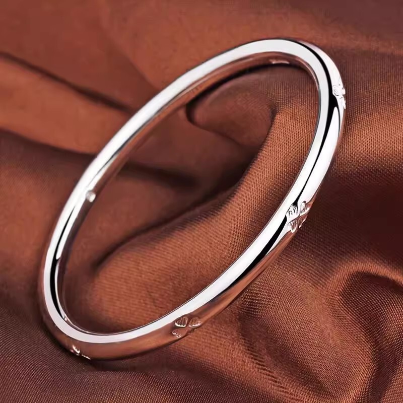Four-Leaf Clover Closed Ring Bracelet Live Broadcast 5N Glossy Solid Bracelet Young Style Personalized Simple Bracelet Wholesale Four-Leaf Clover Closed Ring Bracelet Live Broadcast 5N Glossy Solid Bracelet Young Style Personalized Simple Bracelet Wholesale