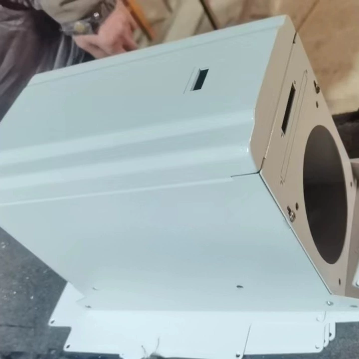 Производитель напрямую поставляет услуги по обработке листового металла для производства микрочассов, используя оригинальные оцинкованные стальные листы для промышленных шасси.