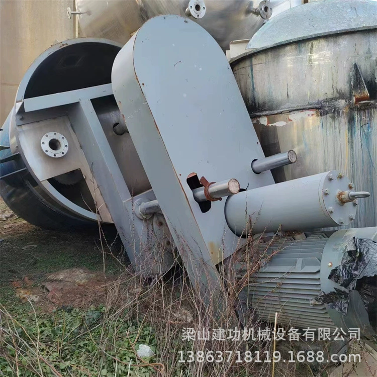 Поставка бывшего в употреблении дозирующей машины с регулируемым преобразователем частоты, резервуара для смешивания швейных агентов, вакуумного гомогенического резервуара для ингредиентов санитарного класса.