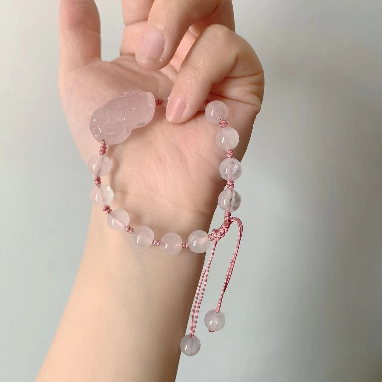 粉色水晶貔貅手链手工编织粉晶串珠手环甜美女孩芙蓉石抽拉绳手饰