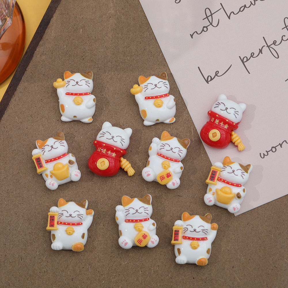 De dibujos animados Lucky Cat resina accesorios de Los Niños Diversión hecha a mano DIY crema pegamento llavero horquilla refrigerador pegatina Accesorios Al Por Mayor