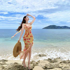 法式黄色碎花吊带连衣裙女夏海边度假收腰性感辣妹网纱包臀长裙子
