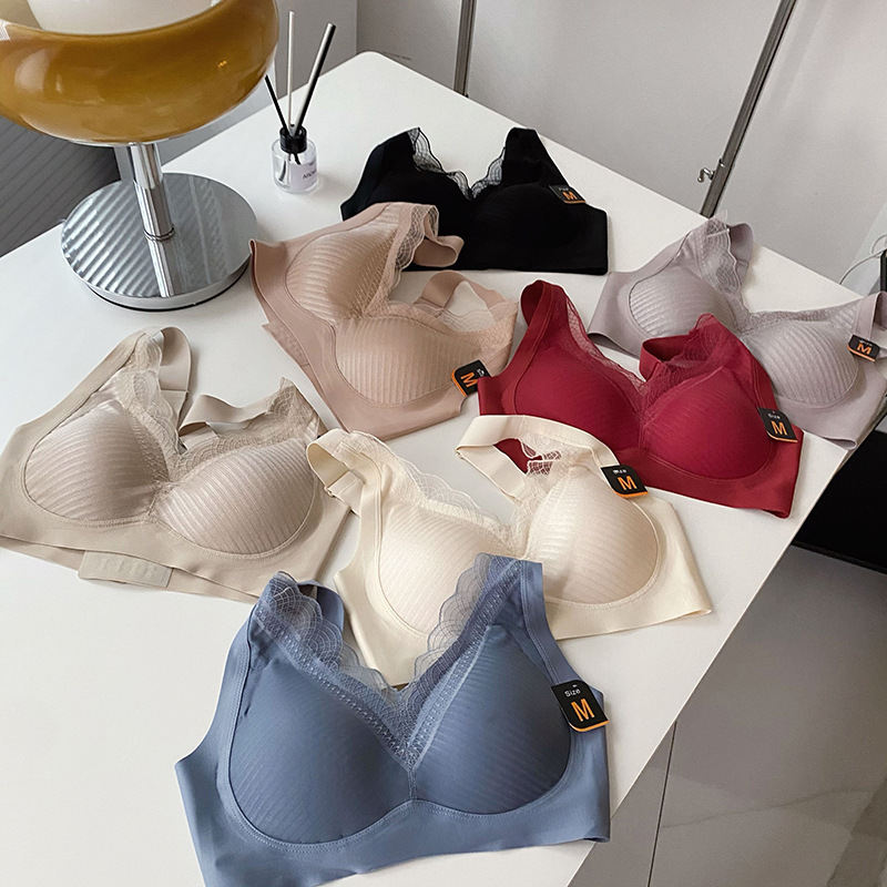 Japanese anti-gravity one-piece seamless rimless lace sports vest bra latex underwear women's small chest gathered