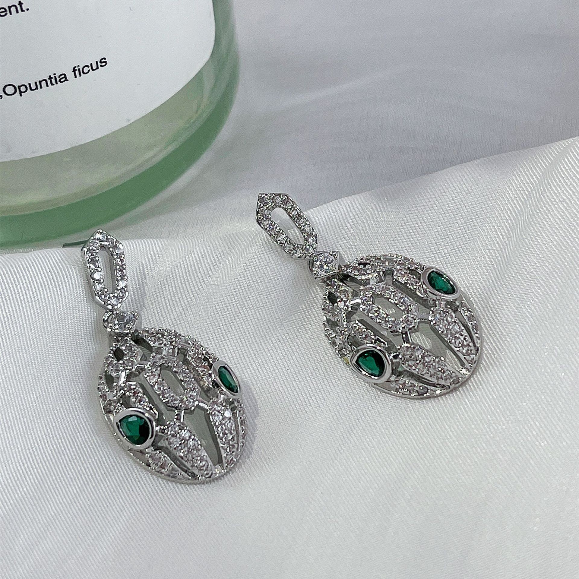 F8212 마이크로 파베 그린 타원형 귀걸이