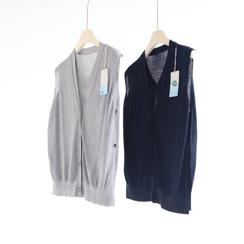 16-Gauge Acetate Wool V-Neck Faux Two-Piece Vest for Women, Summer Style with a Sophisticated Old Money Design, Simple Knit Top 16-Gauge Acetate Wool V-Neck Faux Two-Piece Vest for Women, Summer Style with a Sophisticated Old Money Design, Simple Knit Top