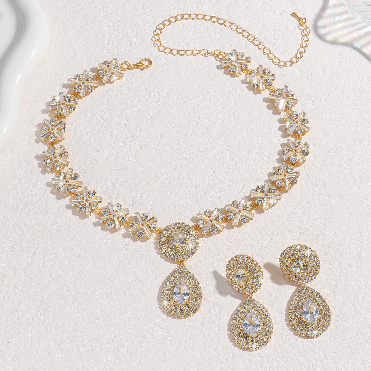 Collier goutte deau zircon cristal élégant bijou de mariage_voghion.com