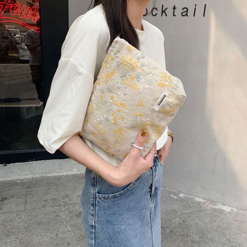 23022 Exquisite embroidered floral cosmetic bag girls storage bag portable clutch bag large capacity coin purse