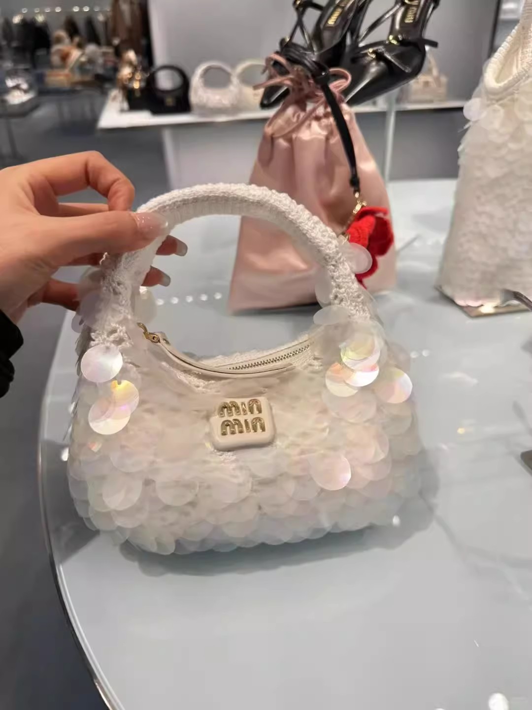 Qadın çantası - balıq pulu bəzəkli zəncirli mini çarpaz çanta